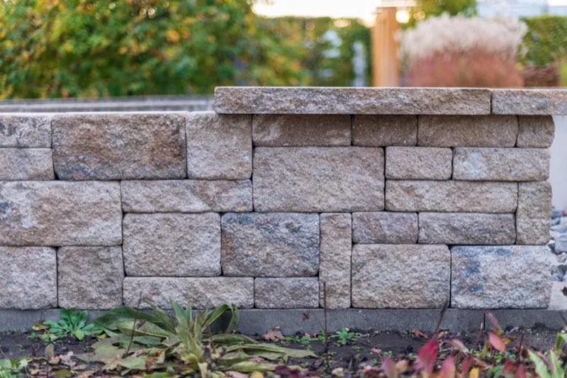 Stone retaining wall